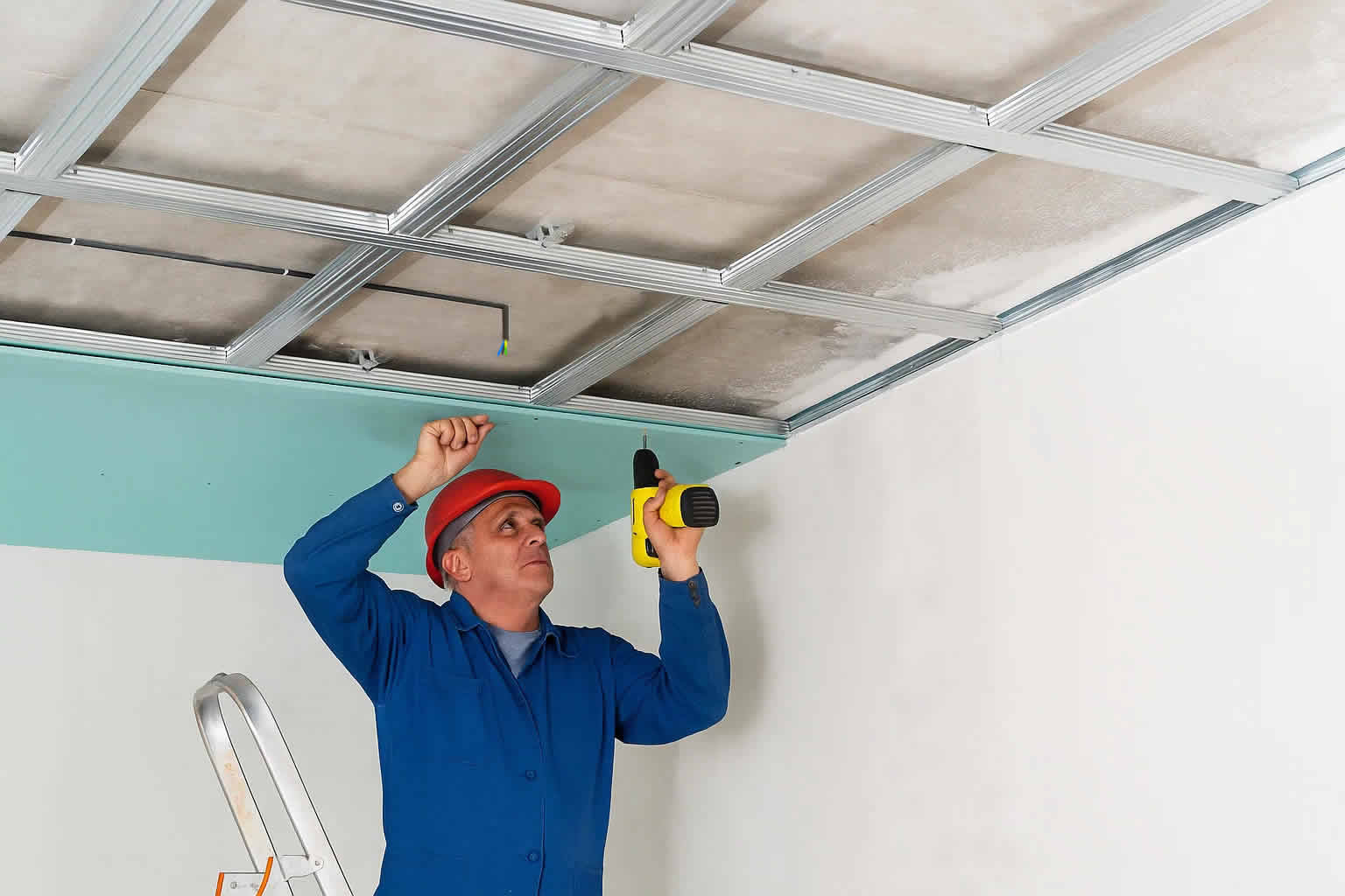 koliko košta spušteni strop cijene m2 materijal ugradnja kanuf gips karton ploče pvc led rasvjeta gletovanje majstor bušilica metalna konstrukcija
