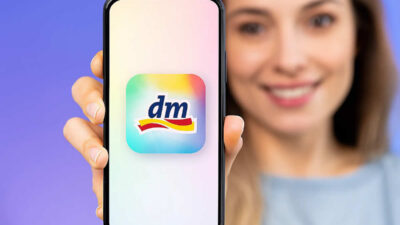 kako instalirati dm aplikacija uputstvo bodovi poklon kartica popusti ušteda bodovi žena ruka mobitel aplikacija