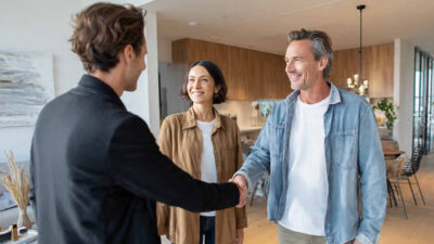 kako prodati stan pod kreditom hipotekom vodič notar agencija zk izvadak cijena banka ugovor rukovanje bračni par