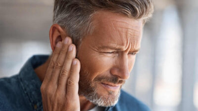 tinitus zujanje u ušima uzroci simptomi liječenje anksioznost cirkulacija glavobolja orl pritisak stres vrtoglavica muškarac