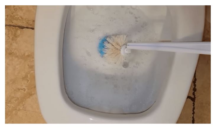 Sipajte u toalet i sačekajte 15 minuta: Domaći trik koji bi SVI trebali znati - featured image