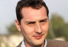 Ovaj Bosanac zbog svog imena hit na Balkanu: Pop nije hteo da mu krsti decu kad je čuo kako se zove, policija mu prašta prekršaje, tek da vidite imena braće Ovaj Bosanac zbog svog imena hit na Balkanu: Pop nije hteo da mu krsti decu kad je čuo kako se zove, policija mu prašta prekršaje, tek da vidite imena braće - featured image