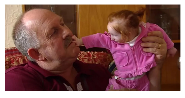 ROĐENA JE KAO PORCELANSKA LUTKA I DOKTORI SU REKLI DA ĆE ŽIVETI SAMO 1 GODINU: NAJMANJA DEVOJČICA NA SVETU JE PROSLAVILA SVOJ 16 ROĐENDAN, a evo kako danas izgleda! - featured image