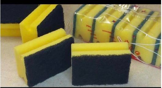 ČIST I MIRISAN FRIŽIDER: JEDNOSTAVAN TRIK S SUNĐEROM - featured image